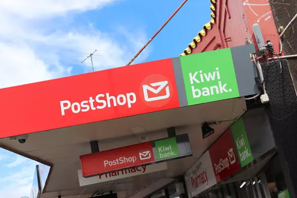 Capitalise Kiwibank to compete with the Aussies