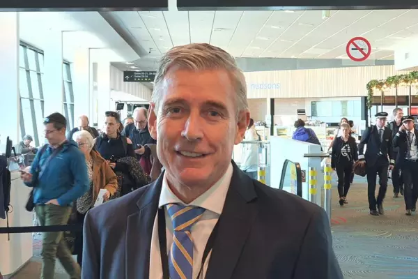Foran’s ‘big fat option package’: Air NZ boss’ share deal panned