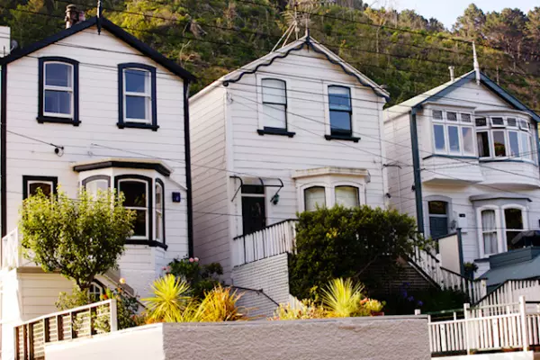RBNZ tips flat house prices from mid-2021