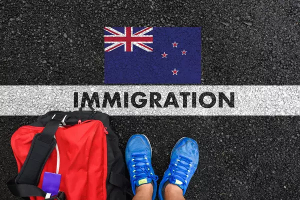 Immigration booms, young NZers leave