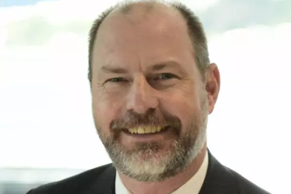 ForBarr sees Octagon shaped hole in fund management