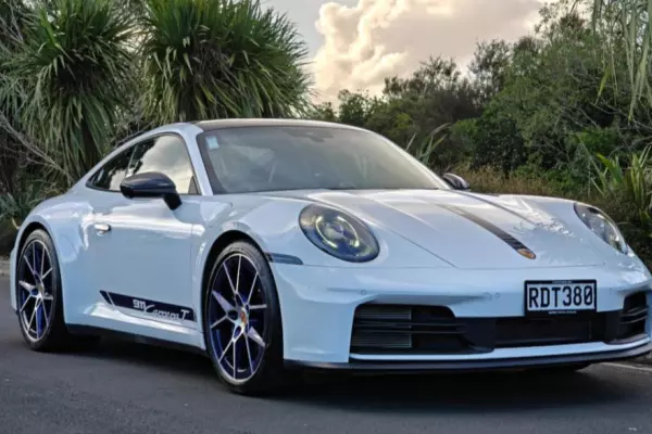 Porsche 911 Carrera T hits the sweet spot
