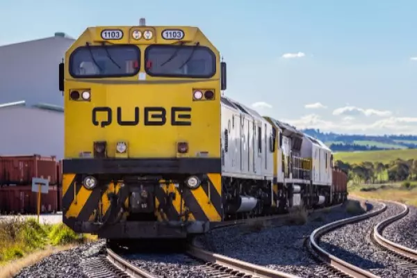 Qube Holdings acquires 50% of Pinnacle Corporation