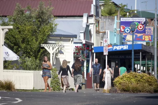 Waikato heads to level 3; Ardern issues vax warning