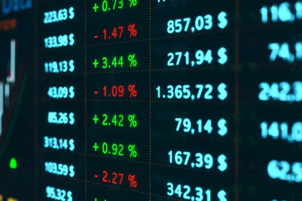 Solid result for Hallenstein Glasson as market ends day down