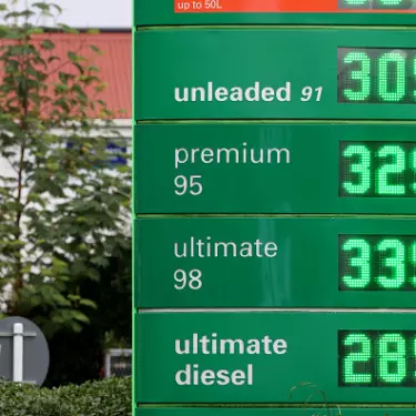 NZ government extends cuts to fuel excise, public transport ahead of new inflation numbers