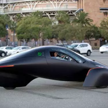 Three-wheeled solar car plots NZ launch