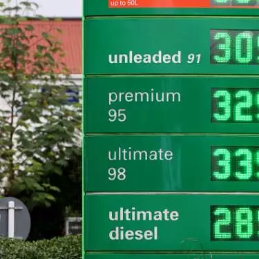 NZ government extends cuts to fuel excise, public transport ahead of new inflation numbers