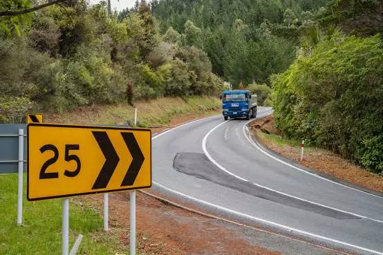 Downer responsible for maintaining 25,000 kms of NZ roads (Image: AT)