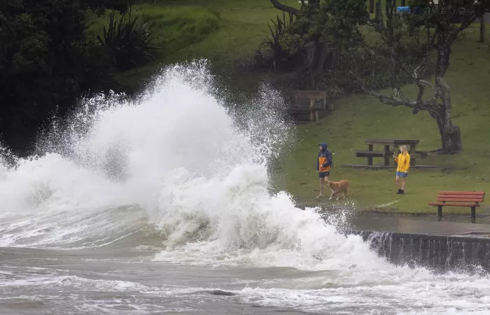 Asset managers caught between two visions of climate change