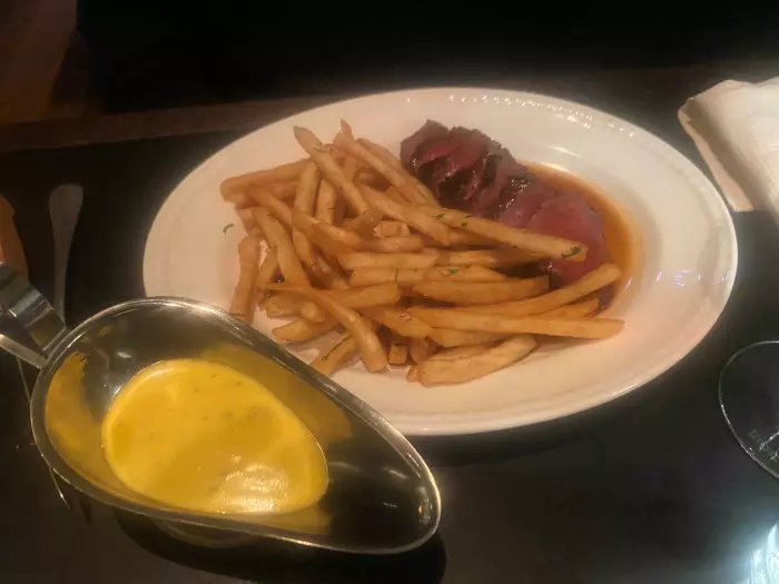 Review: Bistro is the Saine choice