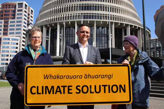 Offshore carbon credits needed to meet new NZ carbon target - Shaw