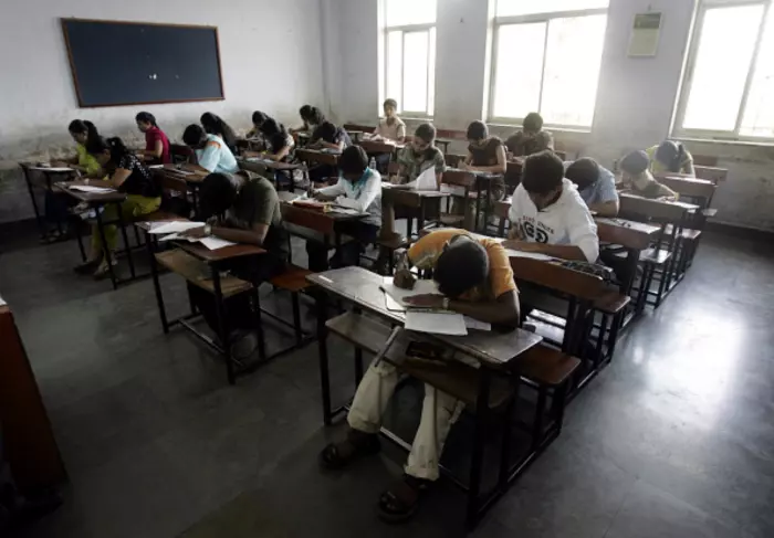 Gangs make millions helping Indians cheat on exams