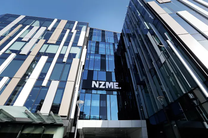 NZ shares finish week down 1%