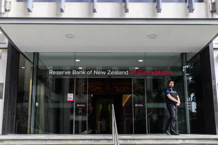 NZ sharemarket falls as investor await Reserve Bank news