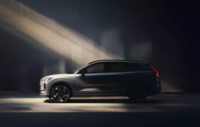 Volvo revives XC70 as long-range plug-in hybrid SUV