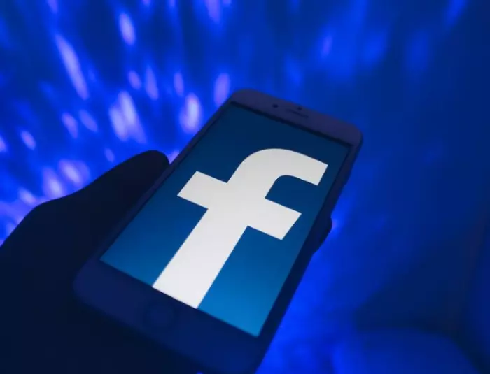 Facebook threatens to ban Aussie news sites