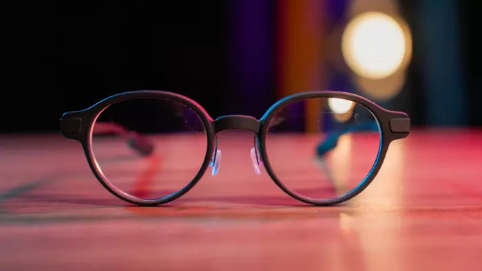I spent months living with smart glasses. People talk to me differently now