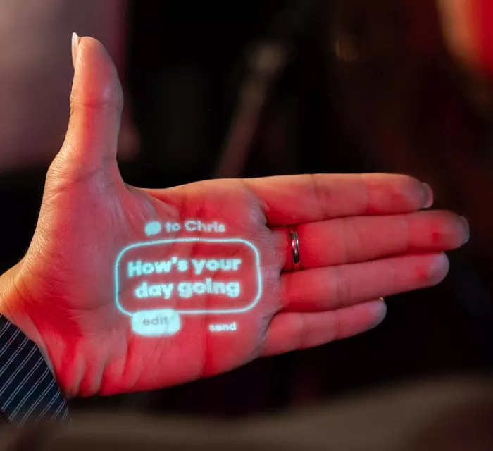People can’t quit smartphones, smart glasses won’t help