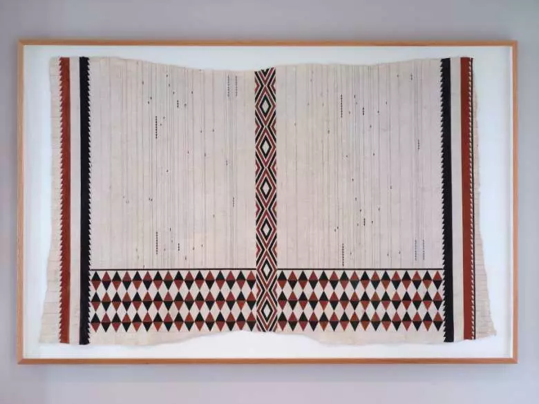 From the Cordis collection: Nikau Hindin's Tātai Arorangi III Kōkōwai (red ochre), ngārahu (soot pigment), pukepoto (blue earth pigment) and yellow kōkōwai on aute, (Māori barkcloth). (Photo: Sam Hartnett. Image courtesy of the artist.)